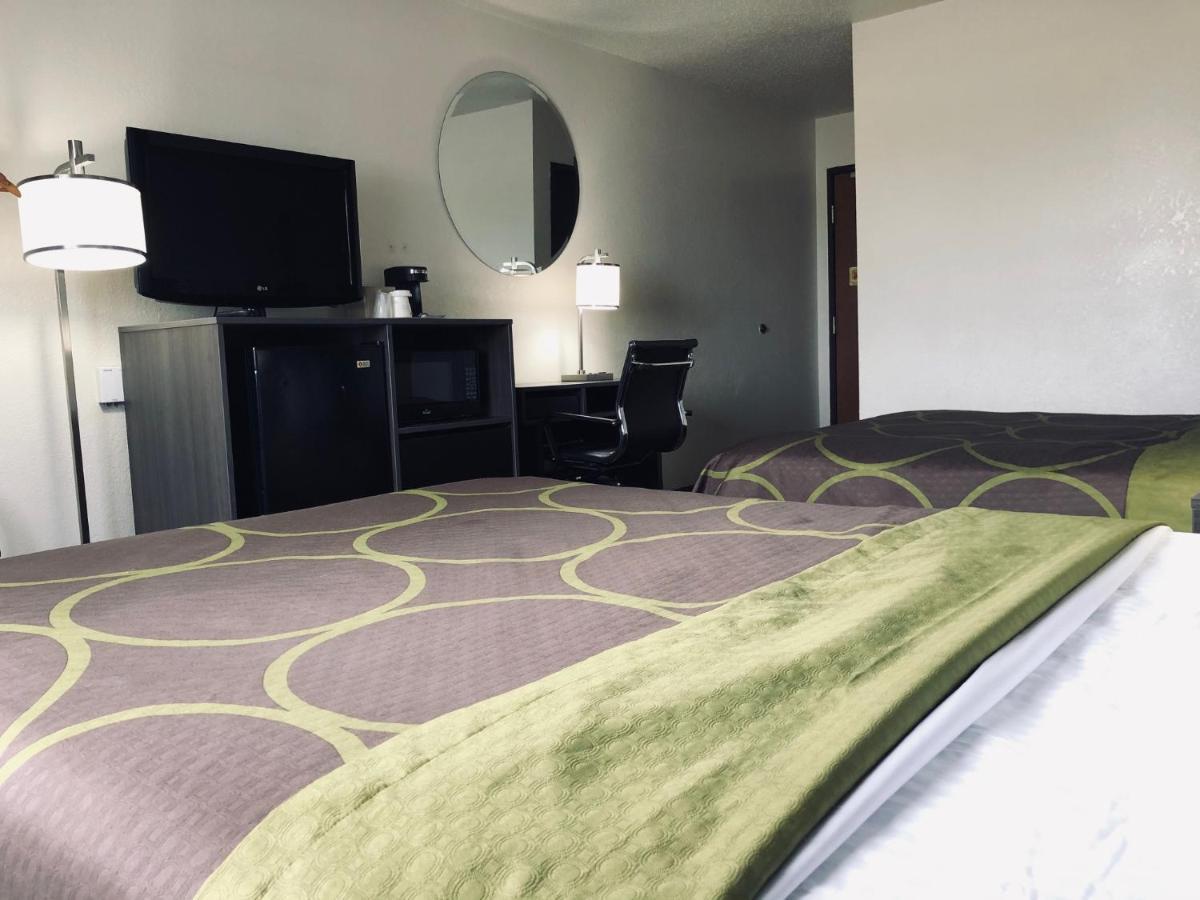 Super 8 By Wyndham Peru Starved Rock State Park Hotel Екстериор снимка