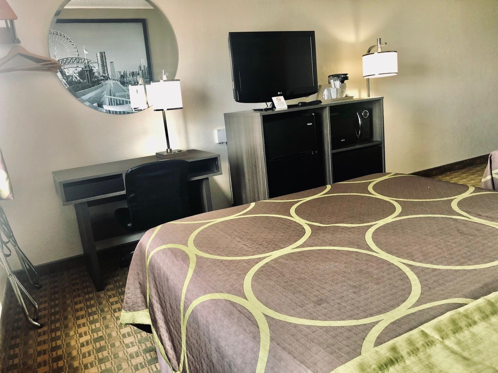 Super 8 By Wyndham Peru Starved Rock State Park Hotel Екстериор снимка