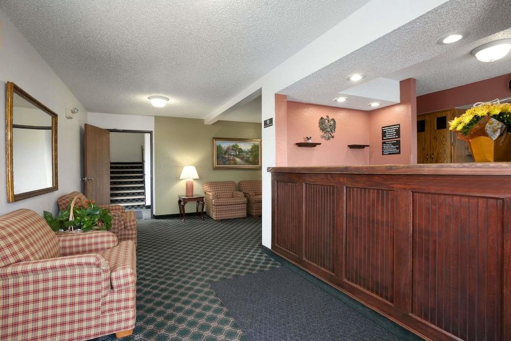 Super 8 By Wyndham Peru Starved Rock State Park Hotel Екстериор снимка
